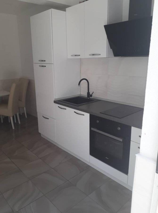 Apartments Senka Orebić Buitenkant foto