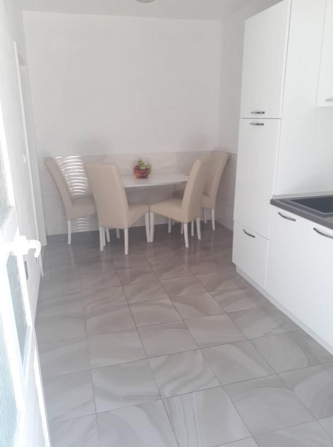 Apartments Senka Orebić Buitenkant foto